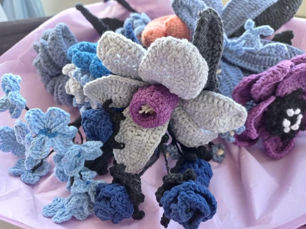 crochet flower bouquet, crochet flower gift, handmade crochet flowers, everlasting crochet bouquet, crochet flower home décor