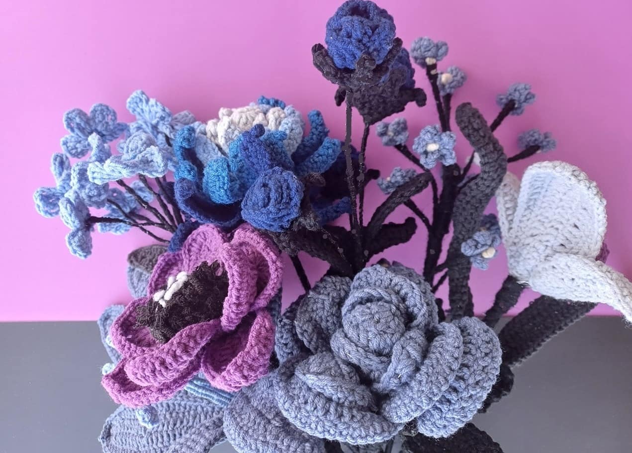 crochet flower bouquet, crochet flower gift, handmade crochet flowers, everlasting crochet bouquet, crochet flower home décor