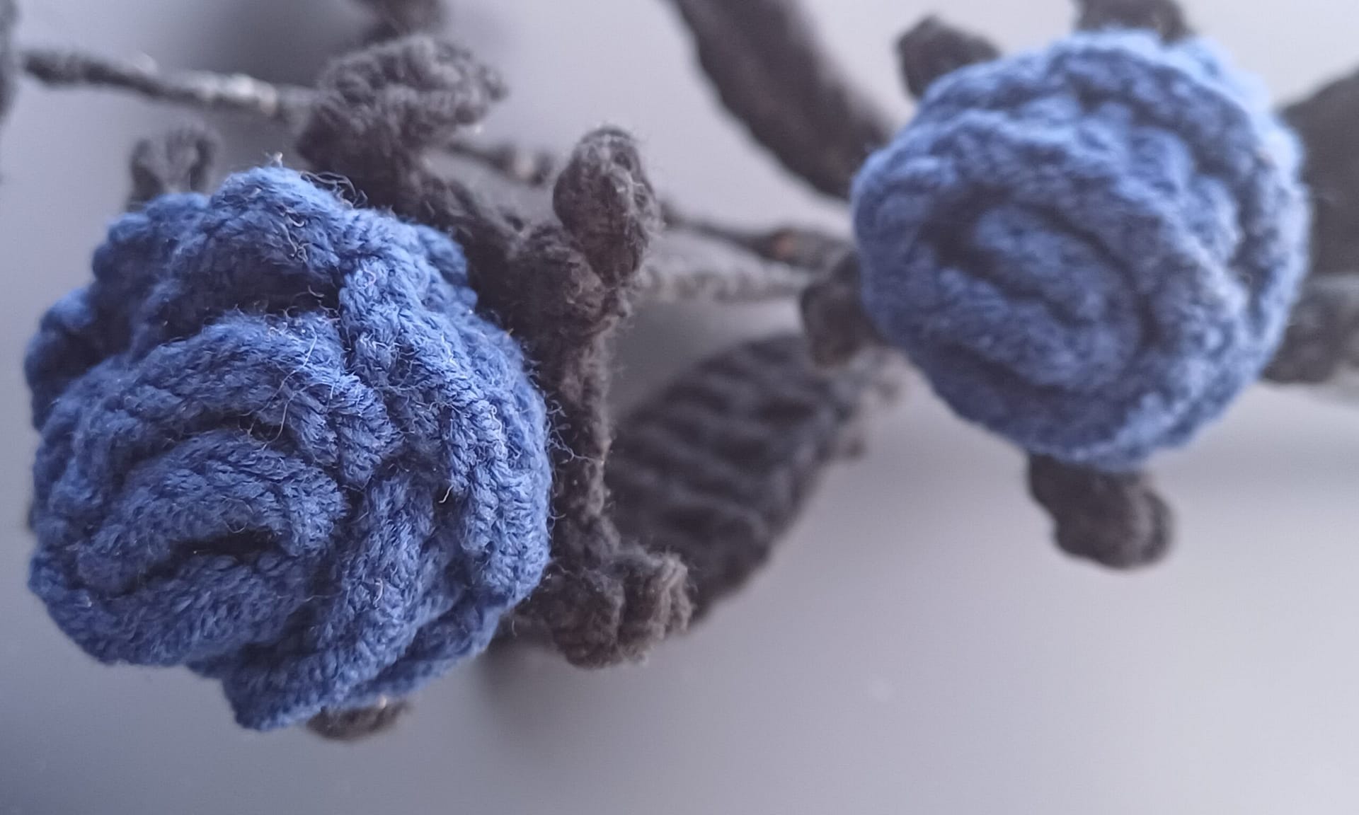 how to crochet flowers, crochet flower ideas, DIY crochet bouquet, modern crochet flower arrangement