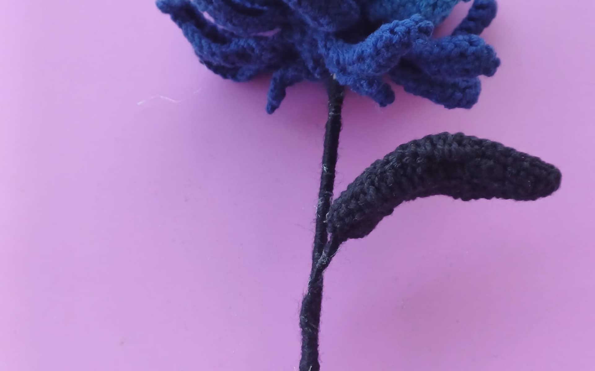 how to crochet flowers, crochet flower ideas, DIY crochet bouquet, modern crochet flower arrangement