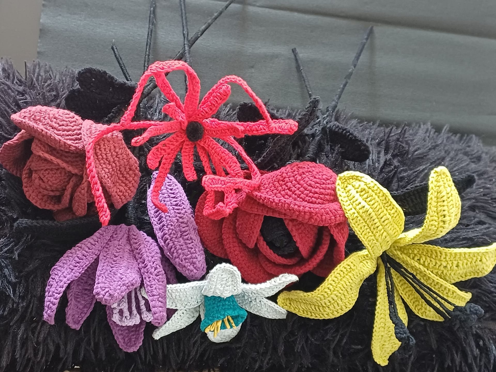 gothic crochet flower, crochet flower bouquet, crochet bouquet, crochet pattern, fake flowers, home decor, goth decor, wildflower bouquet, homedecor, bridal bouquet, crochet gifts, graduation bouquet, bridesmaid bouquet, gothic decor, amigurumi pattern,