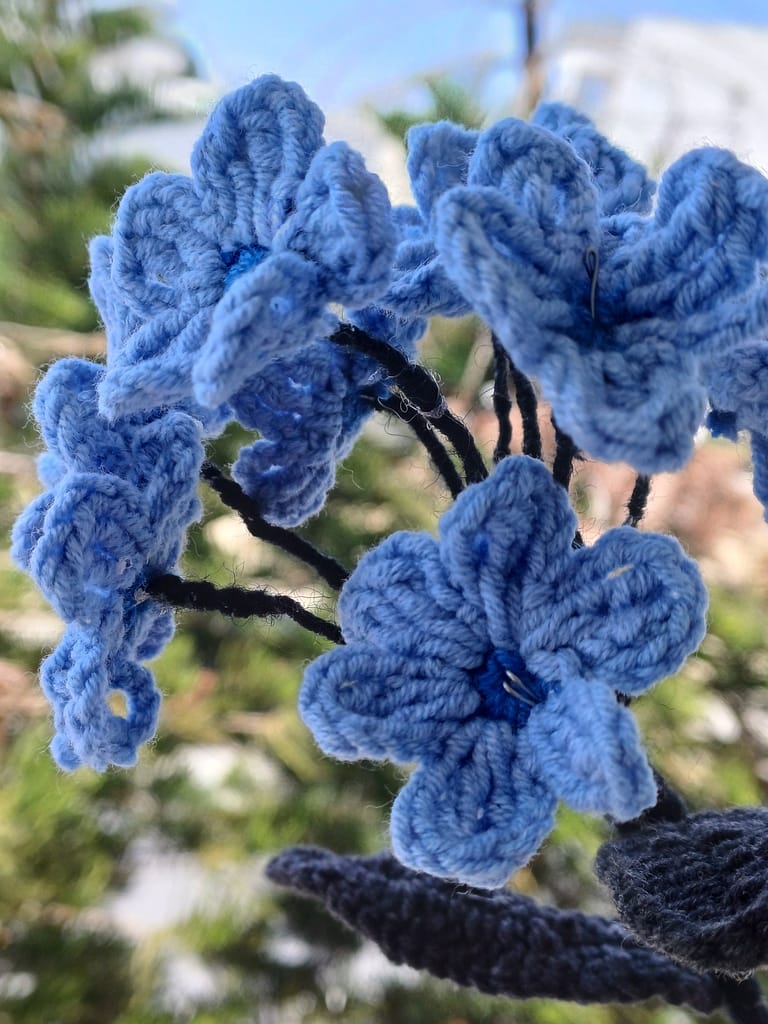 crochet flower ideas, crochet Forget Me Not pattern