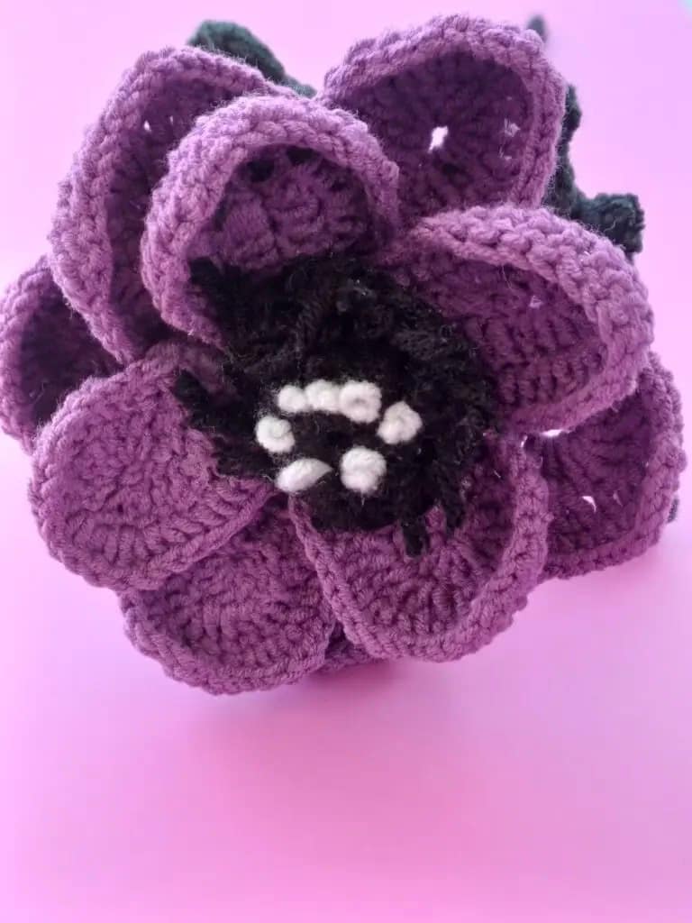how to crochet flowers, crochet flower ideas, DIY crochet bouquet, modern crochet flower arrangement